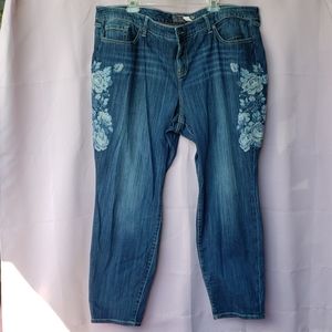 NWOT Torris embroidered skinny jeans